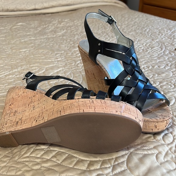 Guess black leather wedge sandals size 9. - Picture 3 of 5
